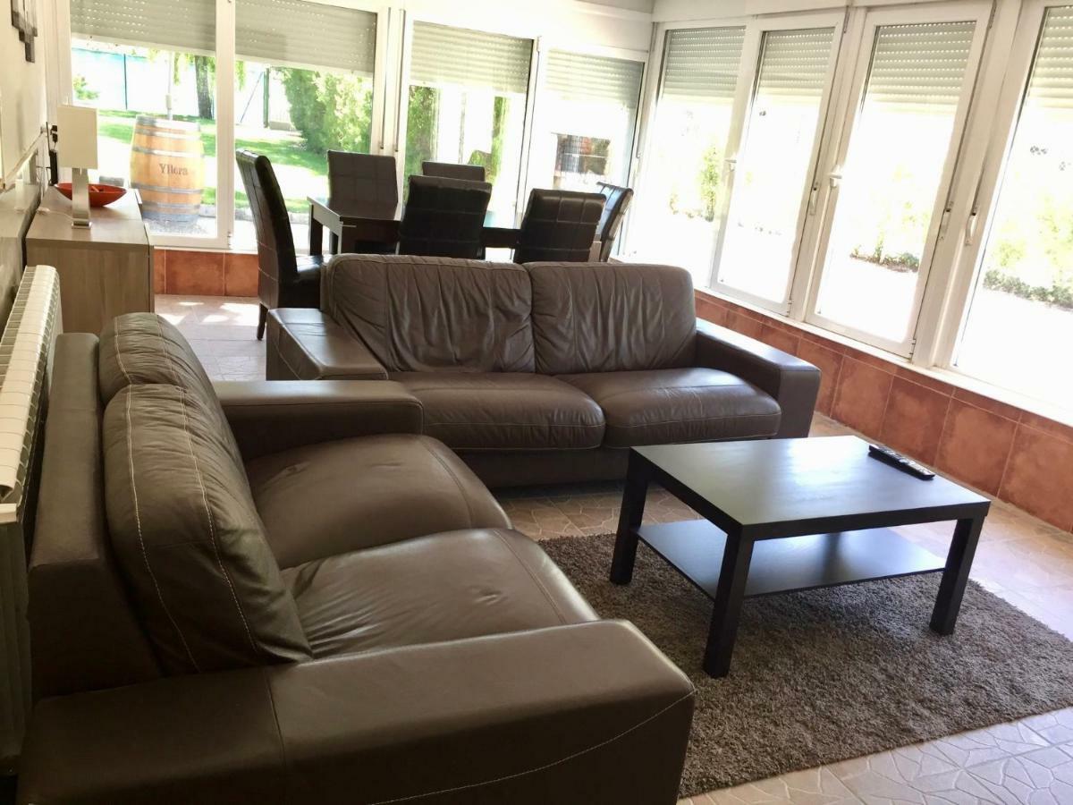 Chalet Medina Del Campo Entrepinares El Campillo  ภายนอก รูปภาพ